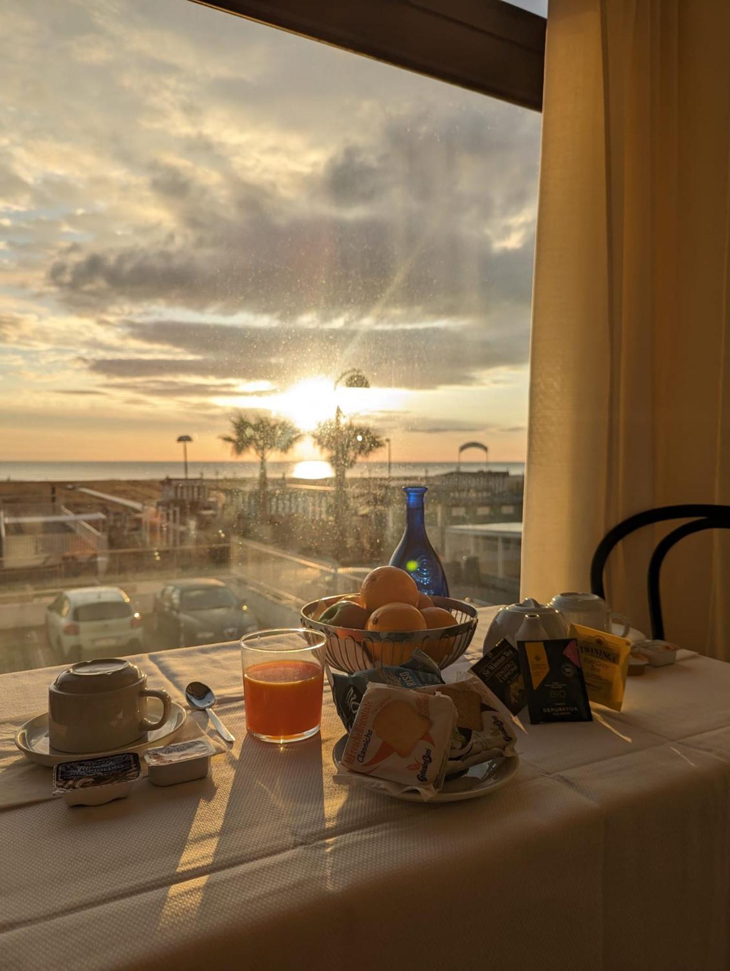 Grand Meeting Hotel Римини Екстериор снимка