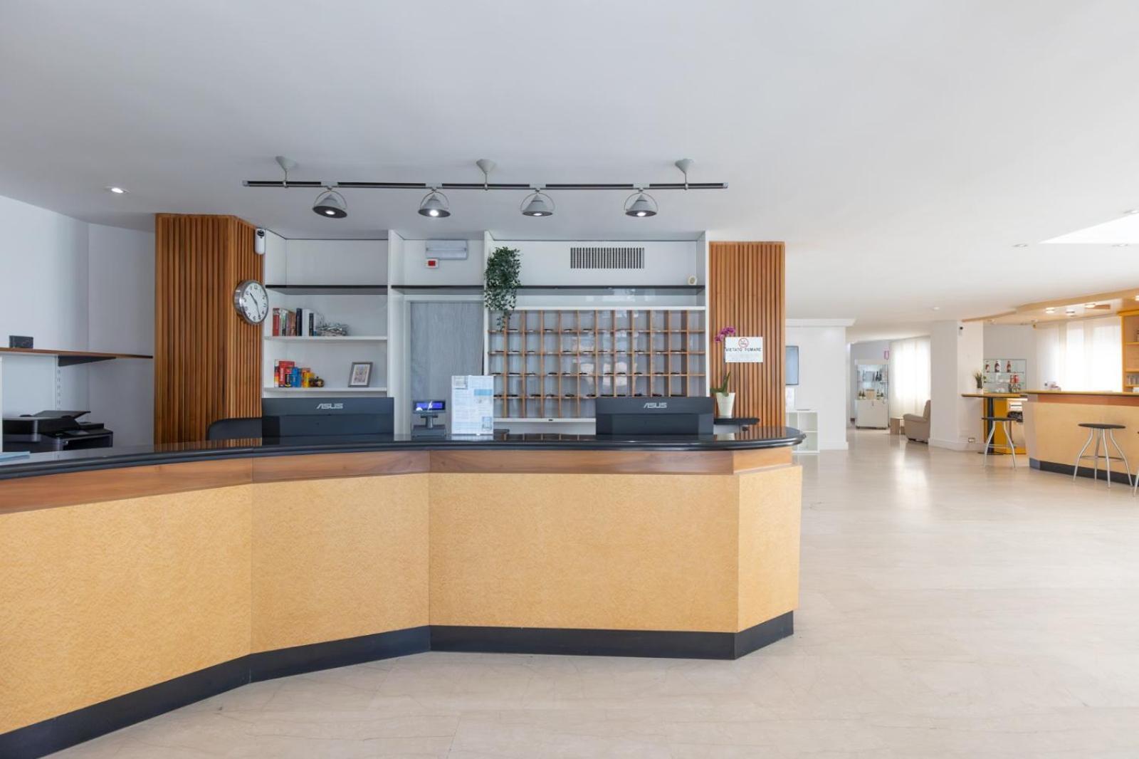 Grand Meeting Hotel Римини Екстериор снимка