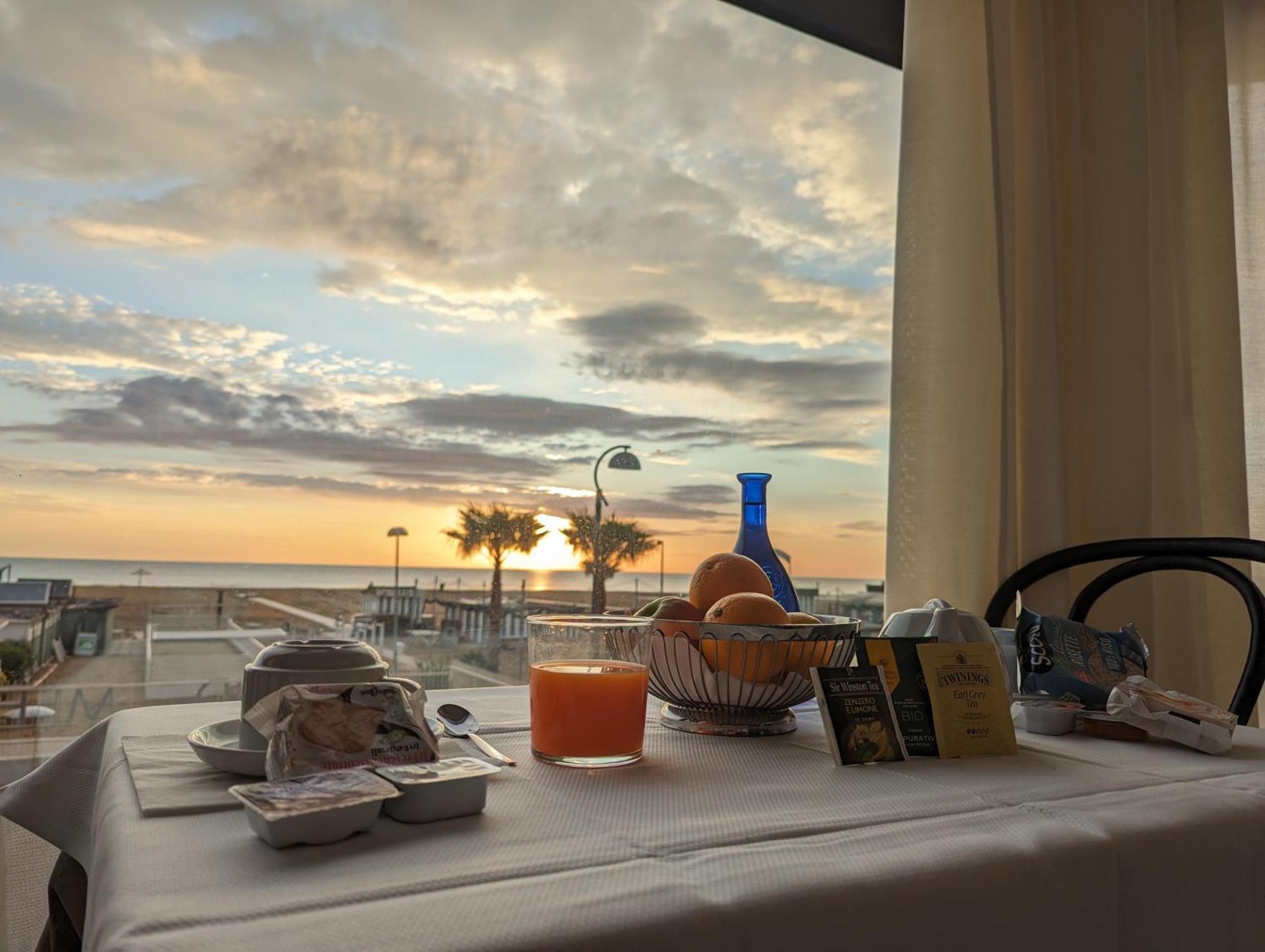 Grand Meeting Hotel Римини Екстериор снимка