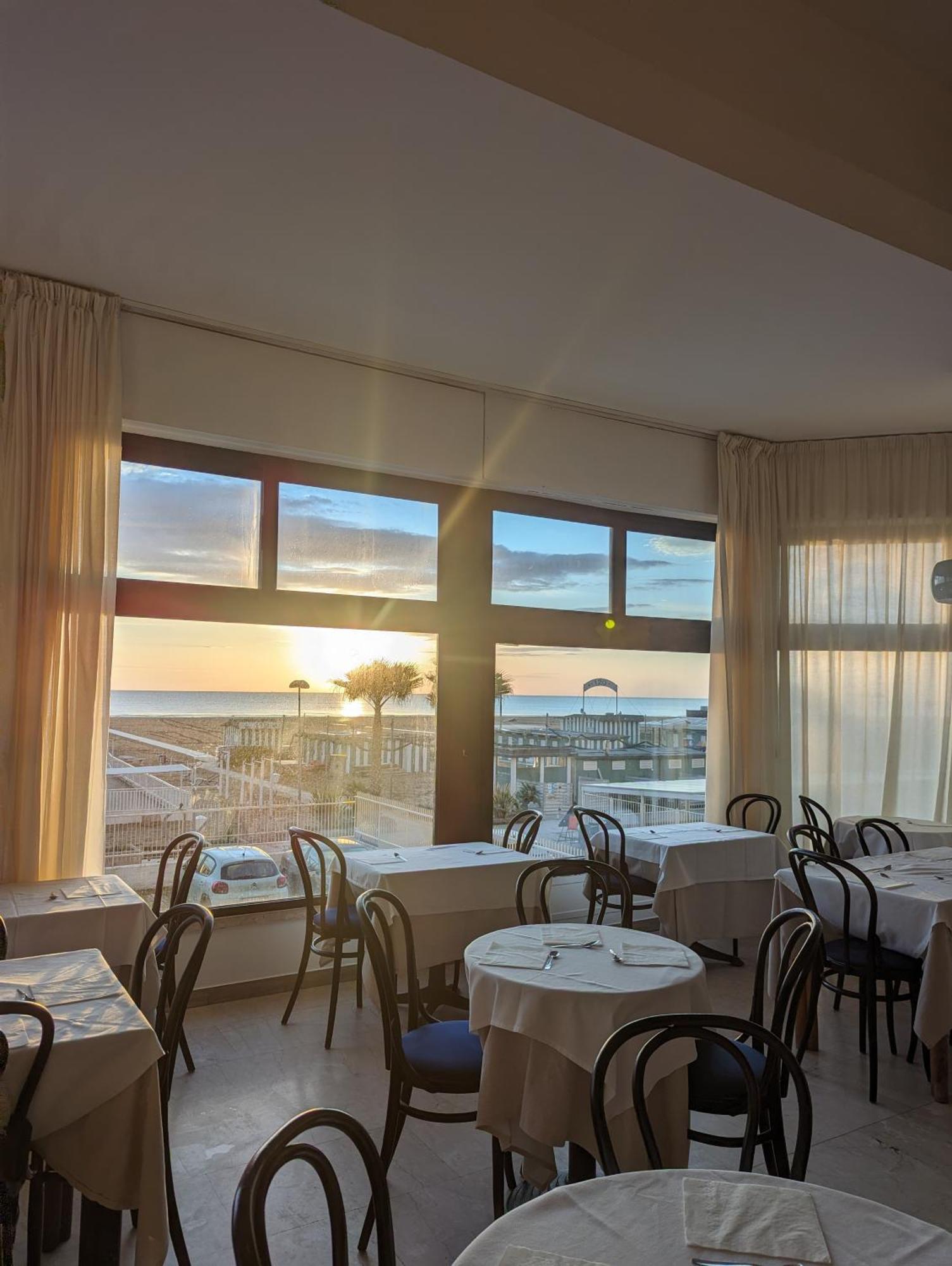 Grand Meeting Hotel Римини Екстериор снимка